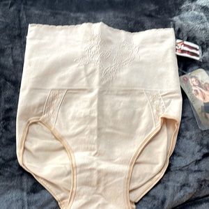 NEW Bodyhush Shapewear Pantys Sz Small